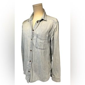 American Eagle light wash denim shirt